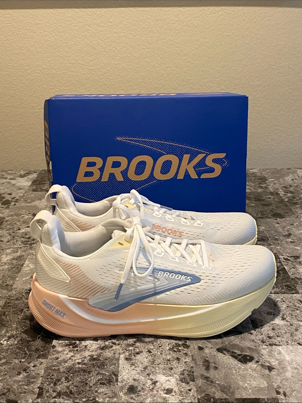 Brooks Ghost Max 4, Women’s 10 Wide